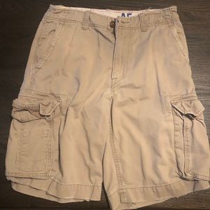 American Eagle Men’s khaki cargo shorts